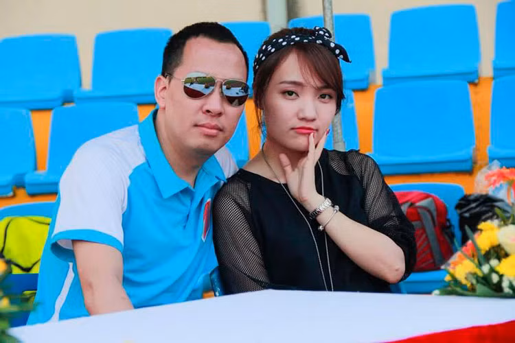 Giọng ca sinh năm 1991 cho biết người yêu trẻ trung hơn nhiều so với tuổi thật cả về vẻ ngoài lẫn tính cách.