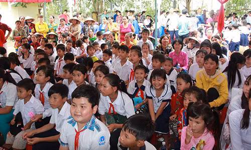 Hoc bong Co giao Nhe: 13 nam nang buoc em den truong