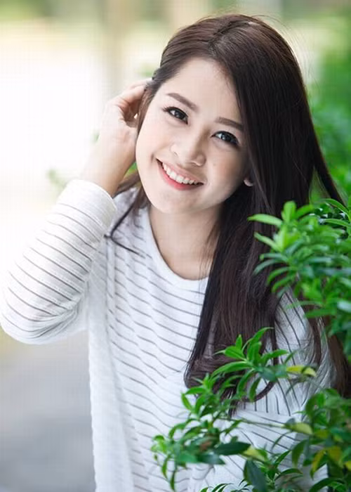 Sau cuộc thi Miss Teen 2009, Chi Pu làm người mẫu ảnh trên các tạp chí dành cho tuổi teen. Sau đó, cô nàng hot girl lấn sân đóng phim. Ảnh: Đời sống pháp luật