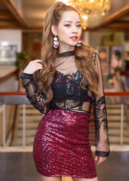 Thử sức ở nhiều lĩnh vực nghệ thuật, Chi Pu khiến nhiều khán giả bối rối không biết gọi cô bằng danh xưng là diễn viên, MC, người mẫu ảnh hay nhà sản xuất phim. Ảnh: FBNV