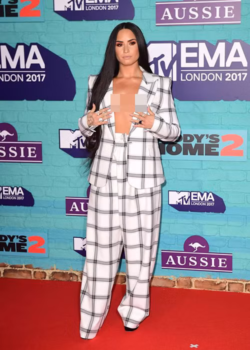 Dan sao Hollywood goi cam tren tham do MTV EMA 2017