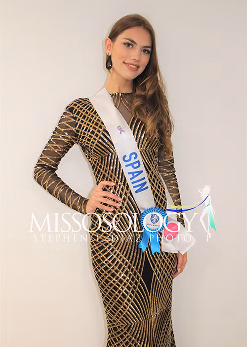 Elizabeth Victoria cũng được xem là ứng cử viên nặng kí cho ngôi vị cao nhất của Hoa hậu Quốc tế 2017. Đại diện Tây Ban Nga rất thân thiện và sở hữu phong cách thời trang sành điệu nhất nhì tại cuộc thi.