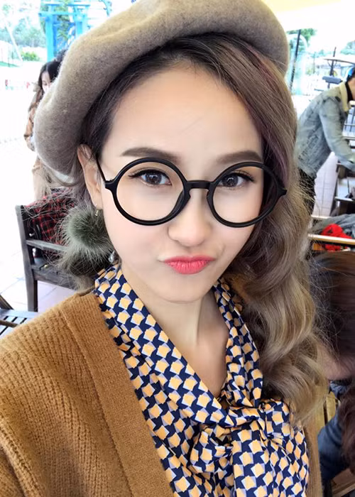 Không phô trương, màu mè ngoài đời, Khánh Ngân chiếm được thiện cảm của không ít khán giả.