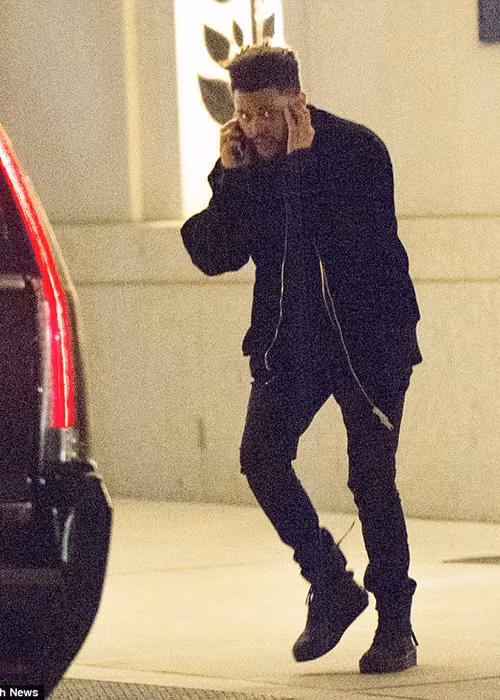 Mới đây, The Weeknd bị bắt gặp xuất hiện gần căn hộ của Bella Hadid.