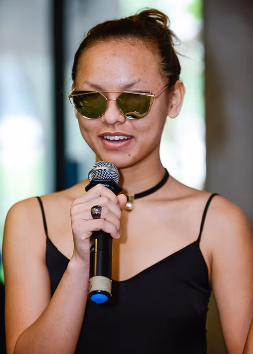 Không dừng lại ở đó, chân dài sinh năm 1995 còn bị ném đá bởi phát ngôn "Đàn ông Việt chỉ biết nhậu chứ đâu có biết uống bia". Ảnh: Khám phá