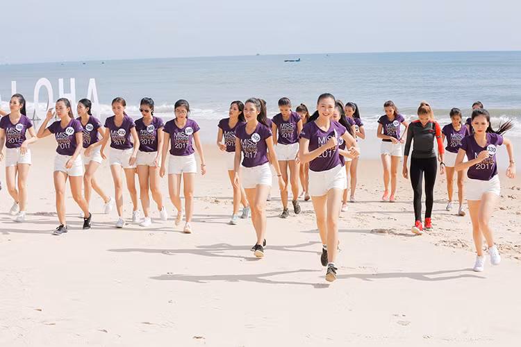 Chỉ những thí sinh cố gắng mới xứng đáng có cơ hội chạm tay vào danh hiệu Hoa hậu Hoàn vũ Việt Nam 2017.