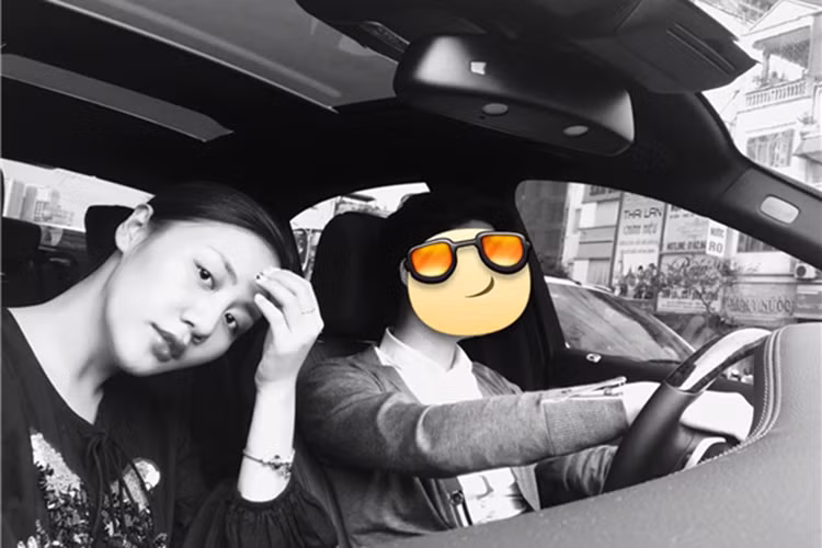 Văn Mai Hương cho biết trong quãng thời gian hẹn hò, cô tạm gác sự nghiệp ca hát. Tuy nhiên vì nhớ nghề, cô đi hát trở lại. Bạn trai vốn không thích công việc ca hát của Văn Mai Hương nên cả hai thường xuyên xảy ra cã vãi. Cuối cùng, Văn Mai Hương quyết định chia tay. Ảnh: FBNV