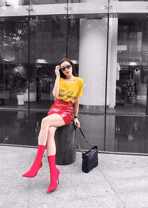 Hoa hậu Kỳ Duyên nổi bật trên phố khi diện trang phục, phụ kiện hàng hiệu.