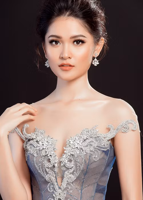 Ngam vay da hoi cua Thuy Dung o chung ket Hoa hau Quoc te