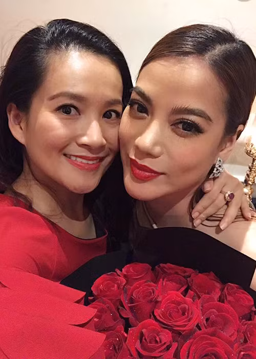Bà xã Bình Minh dự tiệc sinh nhật của Trương Ngọc Ánh. Cả hai vốn thân thiết trong những năm qua.