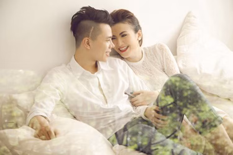 Yến Nhi là cựu thành viên nhóm Mây Trắng. Cô từng công khai hẹn hò Trịnh Thăng Bình vào năm 2012. Theo lời nam ca sĩ, cả hai nảy sinh tình cảm sau những lần gặp gỡ về công việc. Khi công khai, Yến Nhi và Trịnh Thăng Bình được fans ủng hộ. Ảnh: Giáo dục Việt Nam