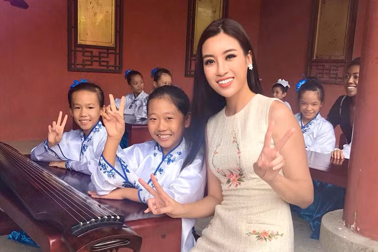 Nhiều người kỳ vọng đại diện Việt Nam giành chiến thắng phần thi nhân ái, phần thi đối đầu hay phần bình chọn qua mạng. Chung kết Hoa hậu Thế giới 2017 dự kiến diễn ra vào ngày 18/11 tới đây. Ảnh: FBNV