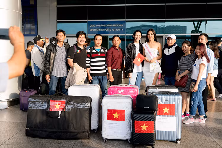 Lần thứ 3 đại diện Việt Nam ở đấu trường sắc đẹp quốc tế, Nguyễn Thị Loan cho biết cô sẽ thể hiện hết sức mình vì màu cờ sắc áo Việt Nam.