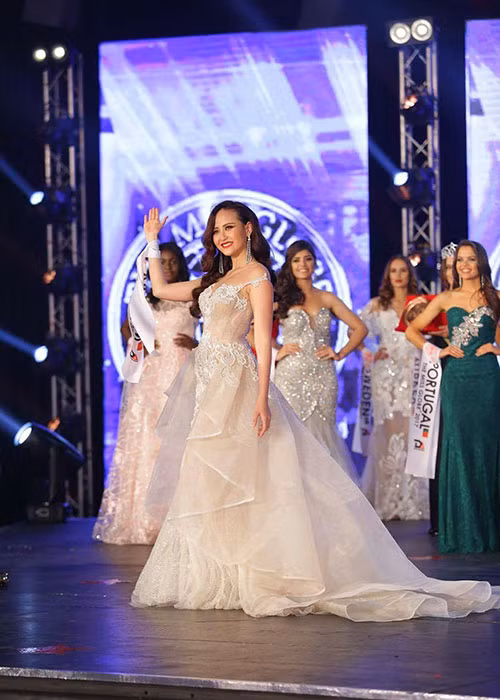  Khánh Ngân đăng quang Hoa hậu Hoàn cầu 2017 còn danh hiệu á hậu 1, 2, 3 và 4 lần lượt được trao cho đại diện Philippines, Serbia, Albania và Cabo Verde. Ảnh: ERM Vietnam