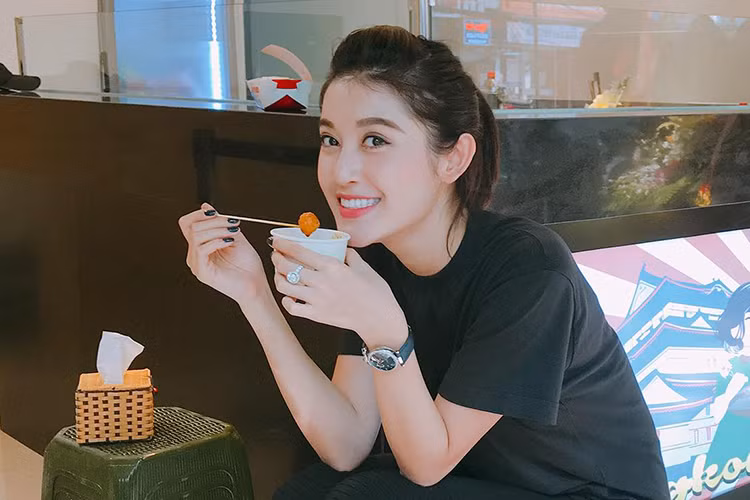 Hot Face sao Viet 24h: Huyen My tuoi roi sau on ao truot top 5