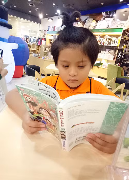 Đạo diễn Đức Thịnh dẫn cậu con trai đi chơi ngày cuối tuần.