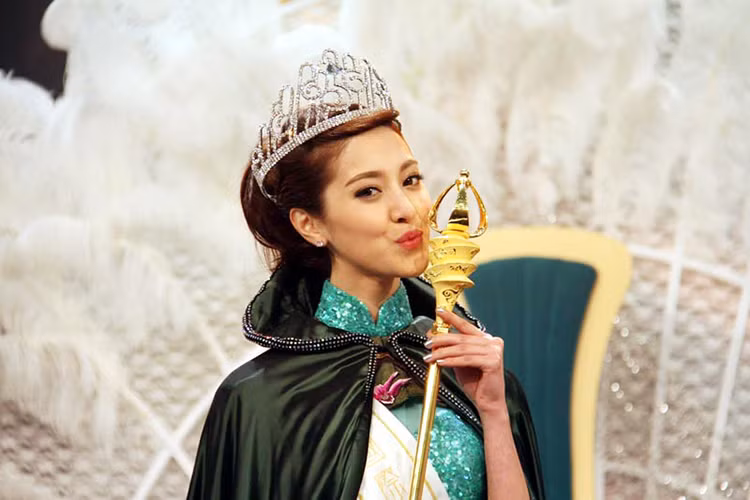 Tại cuộc thi Hoa hậu Hong Kong 2013, Trần Khải Lâm giành vương miện. Cô sau đó còn đăng quang cuộc thi Hoa hậu Quốc tế Trung Quốc 2014. Ảnh: Chinadaily