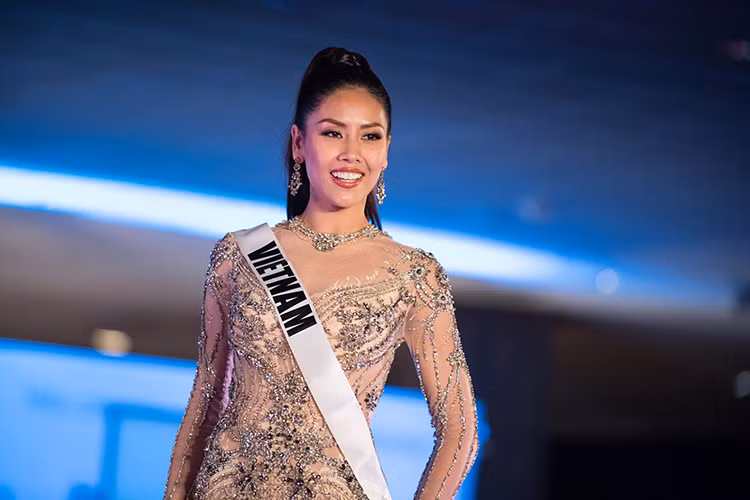 Chung kết Hoa hậu Hoàn vũ Thế giới 2017 sẽ diễn ra vào tối ngày 26/11 tại Mỹ (sáng ngày 27/11 theo giờ Việt Nam). Hiện tại, vòng bình chọn qua mạng đã mở. Thí sinh chiến thắng vòng này sẽ lọt vào top 16 chung cuộc.