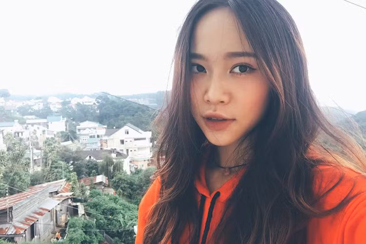 Sau “Để lại cho em”, Bảo Uyên ra mắt MV “Soái ca”. Ca khúc “Soái ca” đã trở thành bản hit của giọng ca gốc Đà Lạt vào cuối năm 2015. Ảnh: FBNV