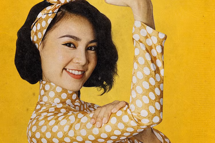 Để diễn tròn vai, diễn viên “Cô Ba Sài Gòn” đã phải học rất nhiều thứ từ cắt may đến học tiếng Pháp. Kết quả, xuất hiện trên phim khi công chiếu, càng về sau, Lan Ngọc càng nhập vai. Ảnh: Tuổi trẻ