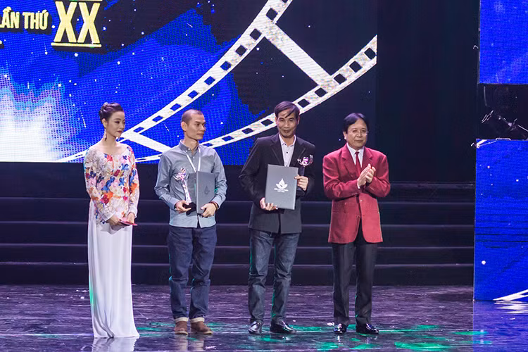 Giải Bông Sen Bạc cho phim Hoạt hình được trao cho phim “Một lần đào ngũ” của đạo diễn Trịnh Lâm Tùng và phim “Sóc nâu đáng yêu” của đạo diễn Bùi Mạnh Quang.