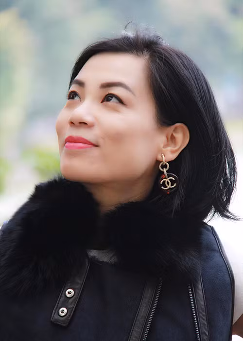 Vợ Xuân Bắc chia sẻ: “Khóc để ngày mai ta bước tiếp, hết đợt nghỉ, ta quay lại trường làm việc”.