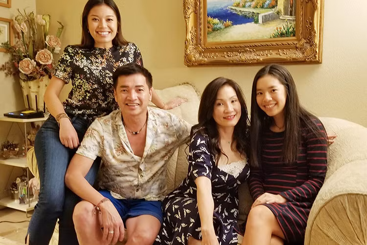 Gia đình sao Việt Quang Minh - Hồng Đào sum họp vào dịp lễ tạ ơn.