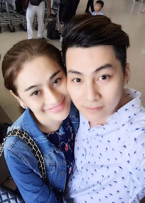 Hôn phu của Lâm Khánh Chi quê ở Nam Định và hiện là doanh nhân tại Long Hải, Bà Rịa - Vũng Tàu.