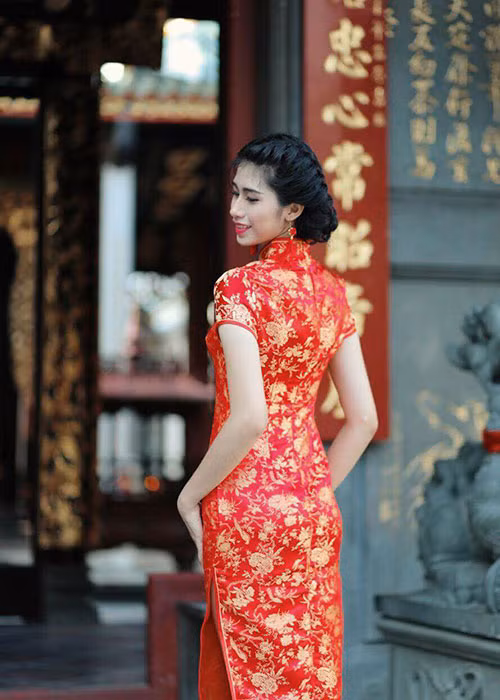 Quan điểm sống của Kiều Nhung là: "Bạn không cần thấy hết các bậc thang mà chỉ cần đi bước đầu tiên với một niềm tin, thành công chỉ đến khi bạn làm việc tận tâm và luôn nghĩ đến những điều tốt đẹp". Ảnh: FBNV
