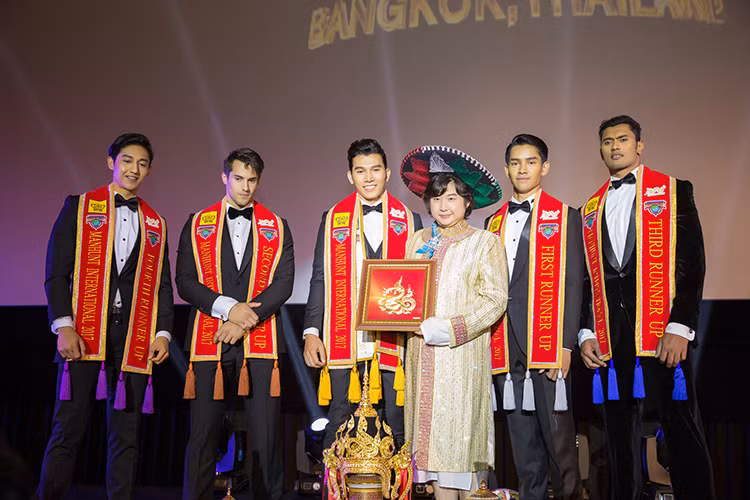 Trước khi đăng quang Nam vương Quốc tế 2017, Ngọc Tình đã giành giải phụ “Gương mặt của năm”, giải nhất bình chọn qua mạng và giải người mẫu thời trang nhất tại cuộc thi này.
