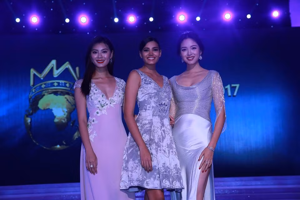 Các Cựu Hoa hậu Thế giới có mặt tại đêm Chung kết Hoa hậu Thế giới 2017: Vũ Văn Hà (2012), Stephanie Del Valle (2016), Trương Tử Lâm (2007). Ảnh: Miss World