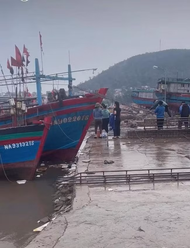 Nghe An: No luc tim kiem 2 ngu dan mat tich khi di cau muc