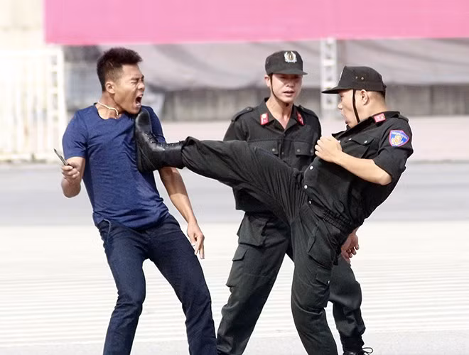 Giỏi võ và dũng cảm, không ngại nguy hiểm, CSCĐ là khắc tinh của các loại tội phạm.