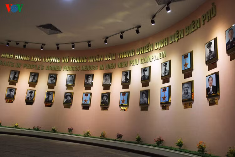 Đây là công trình quy mô, hoành tráng và hiện đại nhất tỉnh Điện Biên, có ý nghĩa vô cùng quan trọng về lịch sử, văn hóa cũng như về kiến trúc và phần nội dung trưng bày. Khu vực trang trọng của bảo tàng chiến thắng Điện Biên Phủ đặt ảnh chân dung 26 anh hùng góp phần làm nên chiến thắng chấn động địa cầu năm 1954.