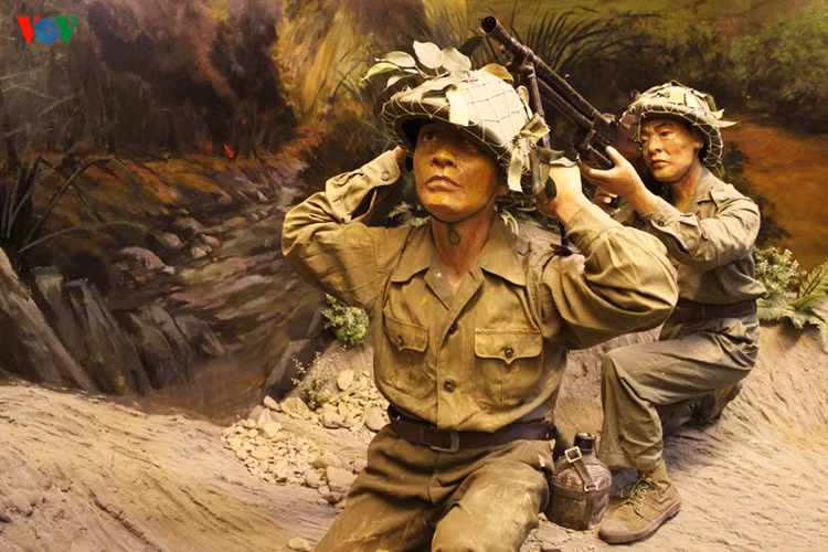 Hình ảnh “Bế Văn Đàn lấy thân mình làm giá súng” trở thành một trong những tấm gương tiêu biểu trong Quân đội nhân dân Việt Nam thời kỳ Chiến tranh Đông Dương.