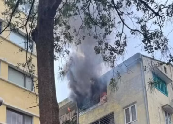 Cháy căn hộ trên phố Hà Nội khi chủ nhà về quê ăn Tết Chay can ho tren pho Ha Noi khi chu nha ve que an Tet