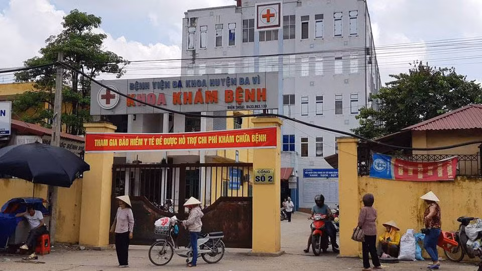 Bệnh viện đa khoa huyện Ba Vì, nơi xảy ra sự việc trao nhầm con suốt 6 năm. Bệnh viện đa khoa huyện Ba Vì, nơi xảy ra sự việc trao nhầm con suốt 6 năm.