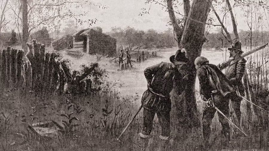 Năm 1584, thực dân Anh thành lập thuộc địa Roanoke trên đảo Roanoke, ngoài khơi bang Bắc Carolina ngày nay, với nỗ lực định cư lâu dài tại Bắc Mỹ.