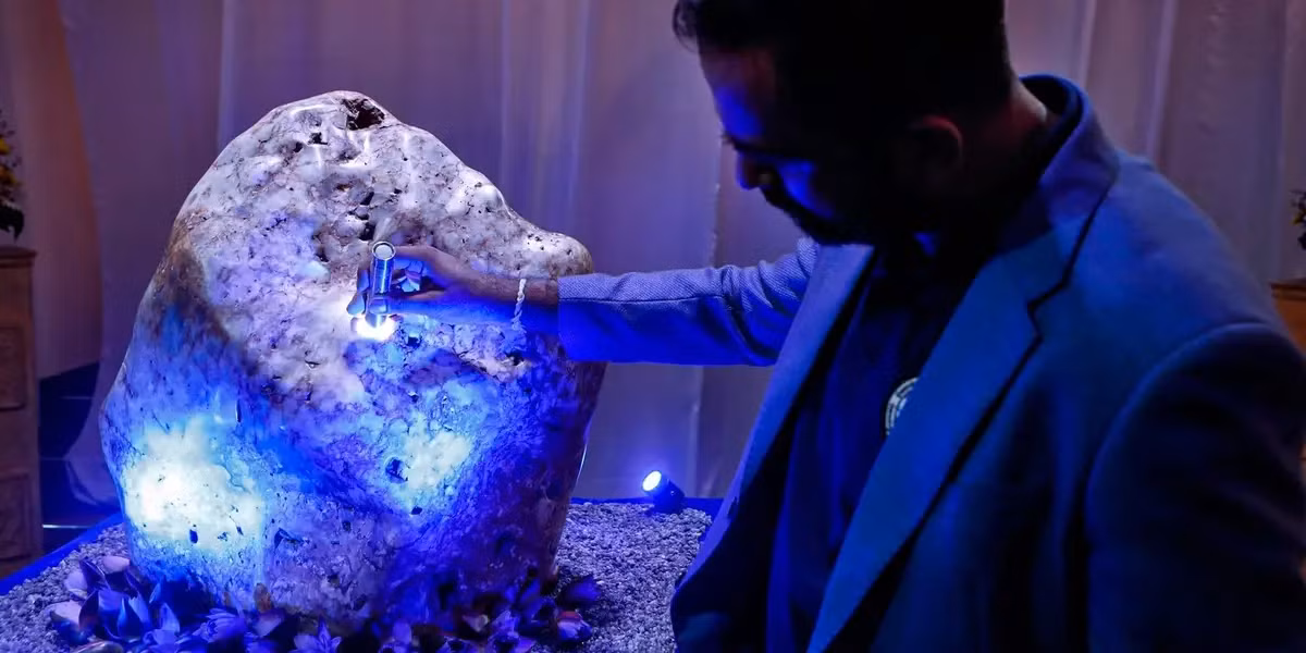 Tuy nhiên, khối đá sapphire này là một phát hiện đặc biệt, là khối đá lớn nhất từng được tìm thấy tại đây.