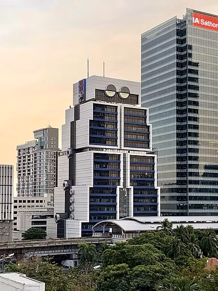 5. Nhà robot (Bangkok, Thái Lan): Tòa nhà có dạng một chú robot, là hội sở của Bank of Asia, thiết kế bởi Sumet Djumsai, biểu tượng của sự tin học hóa hệ thống ngân hàng.