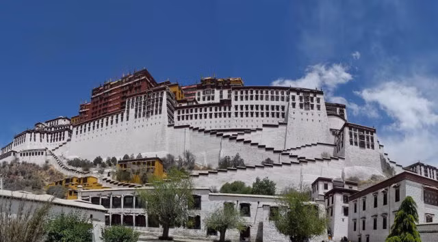 Dù cuộc hôn nhân mang tính ngoại giao, vua vẫn cho xây dựng cung điện nguy nga này vì tình cảm dành cho công chúa.