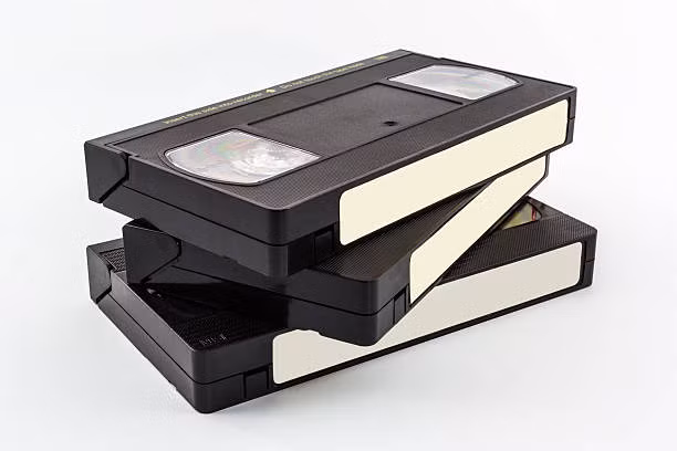 8. Băng cassette VHS: Phát triển vào những năm 1970 tại Nhật Bản, băng VHS được thay thế bởi DVD vào năm 1997 nhưng vẫn được sưu tầm bởi những người hoài cổ.