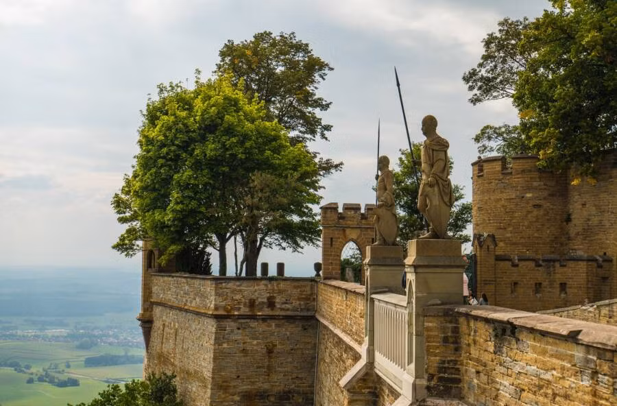 Lần cuối cùng lâu đài Hohenzollern được sửa chữa là từ năm 1846 - 1867. Kể từ đó cho đến nay, công trình giữ nguyên vẻ đẹp tráng lệ như trong các câu truyện cổ tích.