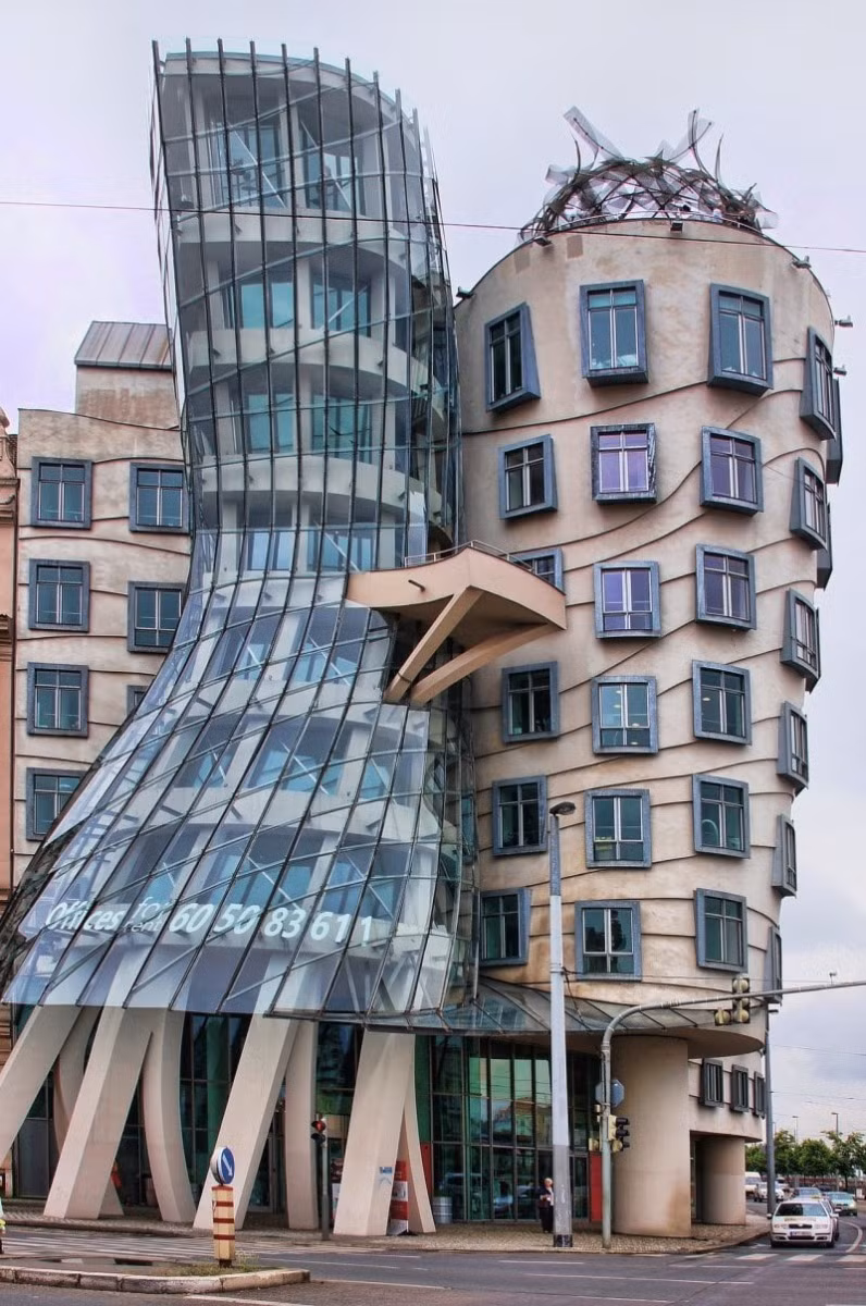 Khi ngắm nhìn kiến trúc tòa nhà Dancing house nổi tiếng tại CH Séc
