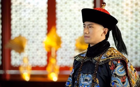 Dù vậy, họ không dám thể hiện ra bên ngoài cũng như không dám lén thêm gia vị như muối vào món ăn. Nguyên do là bởi nếu để hoàng đế biết chuyện sẽ bị xử phạt nặng vì tội bất kính.
