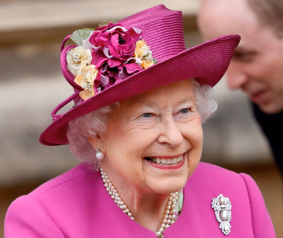 Một trong những đặc quyền lớn nhất của Nữ hoàng Elizabeth II là bà có quyền bổ nhiệm và sa thải các thành viên nội các, bao gồm cả Thủ tướng.