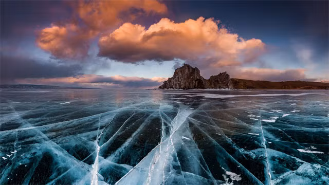 Hồ Baikal là một trong số 25 Di sản Thế giới ở Nga được UNESCO công nhận.