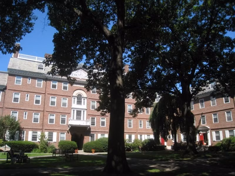Chỉ trong vòng nửa tháng, một nửa sinh viên Harvard đã đăng ký làm thành viên của Thefacebook. Đến tháng 3/2004, trang web này mở rộng sang các trường đại học khác như Yale, Columbia và Stanford. Một số sinh viên Harvard khác bao gồm Dustin Moskovitz, Eduardo Saverin, Andrew McCollum và Chris Hughe trở thành đồng sáng lập của trang web này.