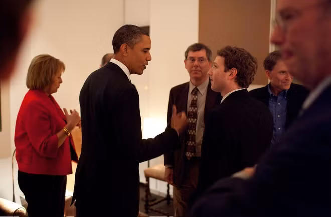 Năm 2009, Facebook chuyển trụ sở từ Palo Alto đến Stanford Research Park, nhưng đến năm 2011 công ty lại chuyển sang trụ sở khác. Cuối năm 2010, Facebook đạt cột mốc 1.000 tỷ lượt view trong một tháng. Thời điểm này, Facebook đã cho cả thế giới thấy được vai trò quan trọng của mạng xã hội đối với chính trị toàn cầu. Bản thân Zuckerberg cũng được giới chính trị gia để ý tới nhiều hơn. Cũng trong năm 2010, CEO Facebook được tạp chí Times bình chọn là “Nhân vật của năm”.