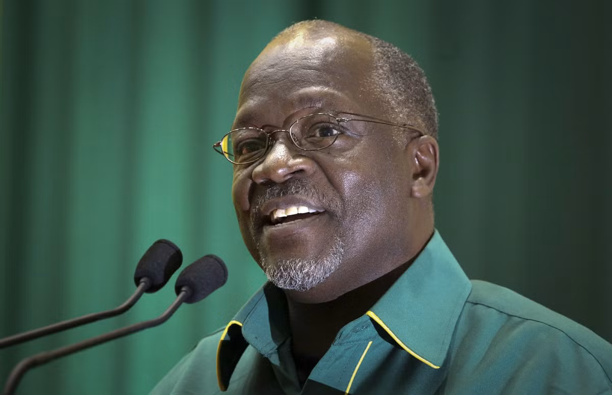 Về sau, ông Magufuli chuyển hướng sang hoạt động chính trị và đạt được nhiều thành tựu. Trong số này, ông trở thành Bộ trưởng Lao động từ năm 2010.